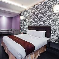 Moonshy Boutique Motel