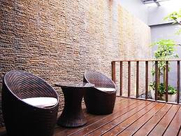 Moonshy Boutique Motel