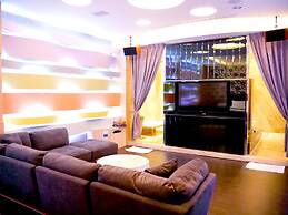 Moonshy Boutique Motel
