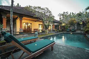 Nyoman Sandi Guest House
