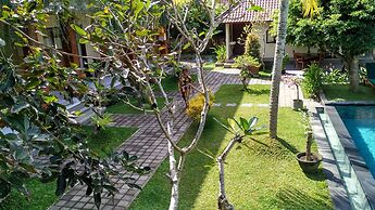 Nyoman Sandi Guest House