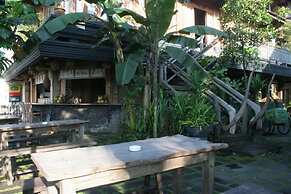 Omah Sinten Heritage Hotel & Resto