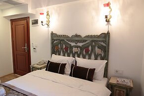 Oriella Hotel