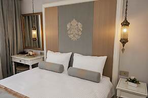 Raymond Blue Hotel