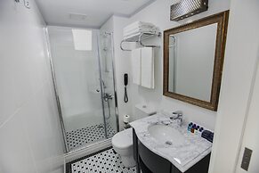 Raymond Blue Hotel