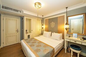 Raymond Blue Hotel