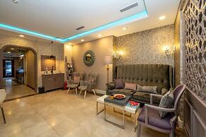 Raymond Blue Hotel