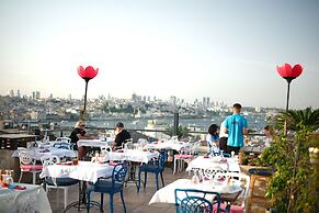 Raymond Blue Hotel