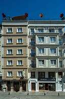 Raymond Blue Hotel