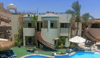 Naama Inn