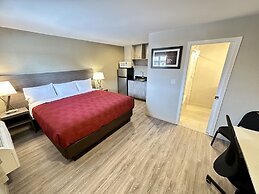 Econo Lodge Inn & Suites