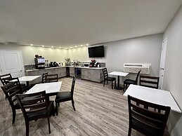 Econo Lodge Inn & Suites