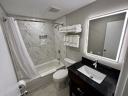 Econo Lodge Inn & Suites