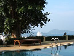 Prince Edouard Apartment & Resort