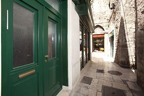 Prior Suites Split