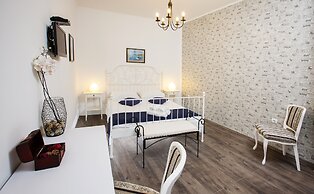 Prior Suites Split