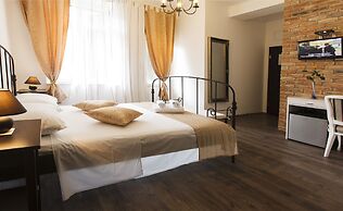 Prior Suites Split