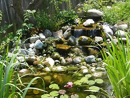 A Garden Stroll B&B