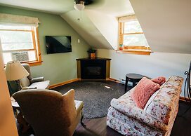 Farmhouse Inn B&B