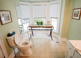 Farmhouse Inn B&B