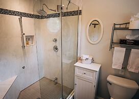 Farmhouse Inn B&B
