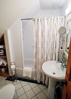 Farmhouse Inn B&B
