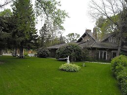 Cobblestone Manor B&B