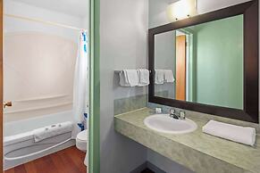 Travelodge by Wyndham Grand Falls