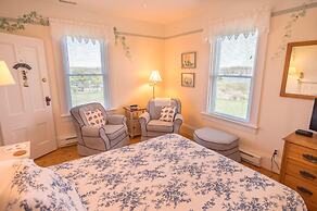Bayview Pines Country Inn