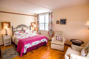 Bayview Pines Country Inn