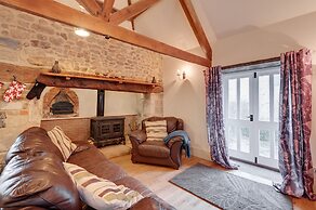 HILLS FARM STAYS
