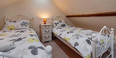 HILLS FARM STAYS