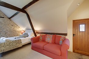 HILLS FARM STAYS