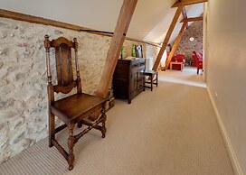 HILLS FARM STAYS