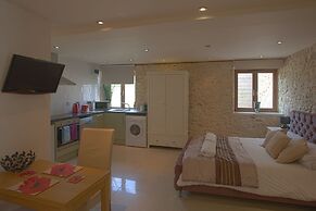 HILLS FARM STAYS