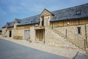 HILLS FARM STAYS