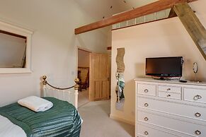 HILLS FARM STAYS