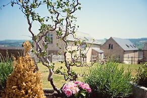 HILLS FARM STAYS