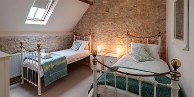 HILLS FARM STAYS