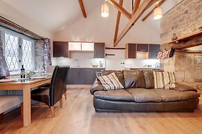 HILLS FARM STAYS
