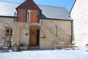 HILLS FARM STAYS