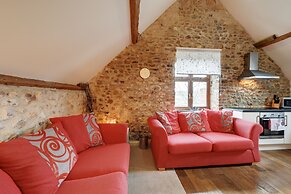 HILLS FARM STAYS