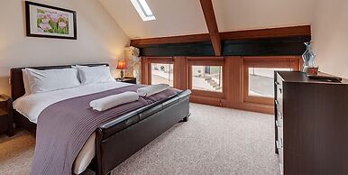 HILLS FARM STAYS