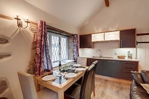 HILLS FARM STAYS