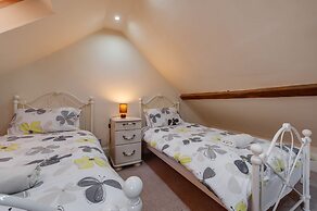 HILLS FARM STAYS