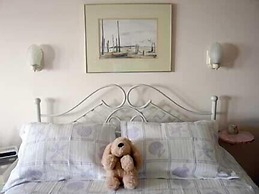 Moonlight Beach Suites