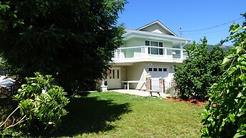 Crown House Bed & Breakfast