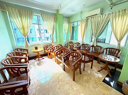 Grand Laurel Hotel