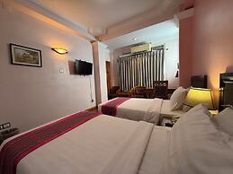 Grand Laurel Hotel