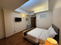 Grand Laurel Hotel